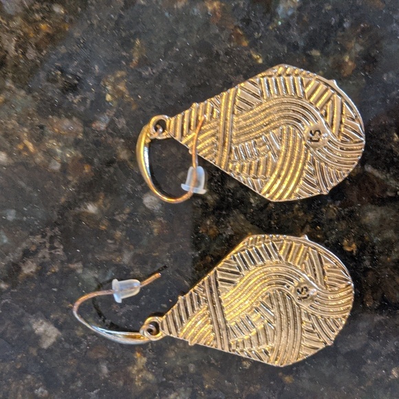 The SAK mother of pearl earrings - Picture 3 of 4